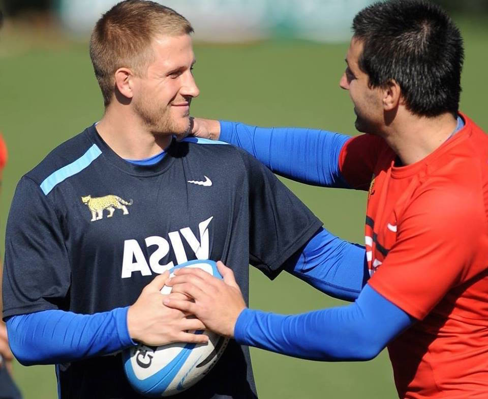 Keir Wenham-Flatt coaching during an Argentina (Pumas) training session